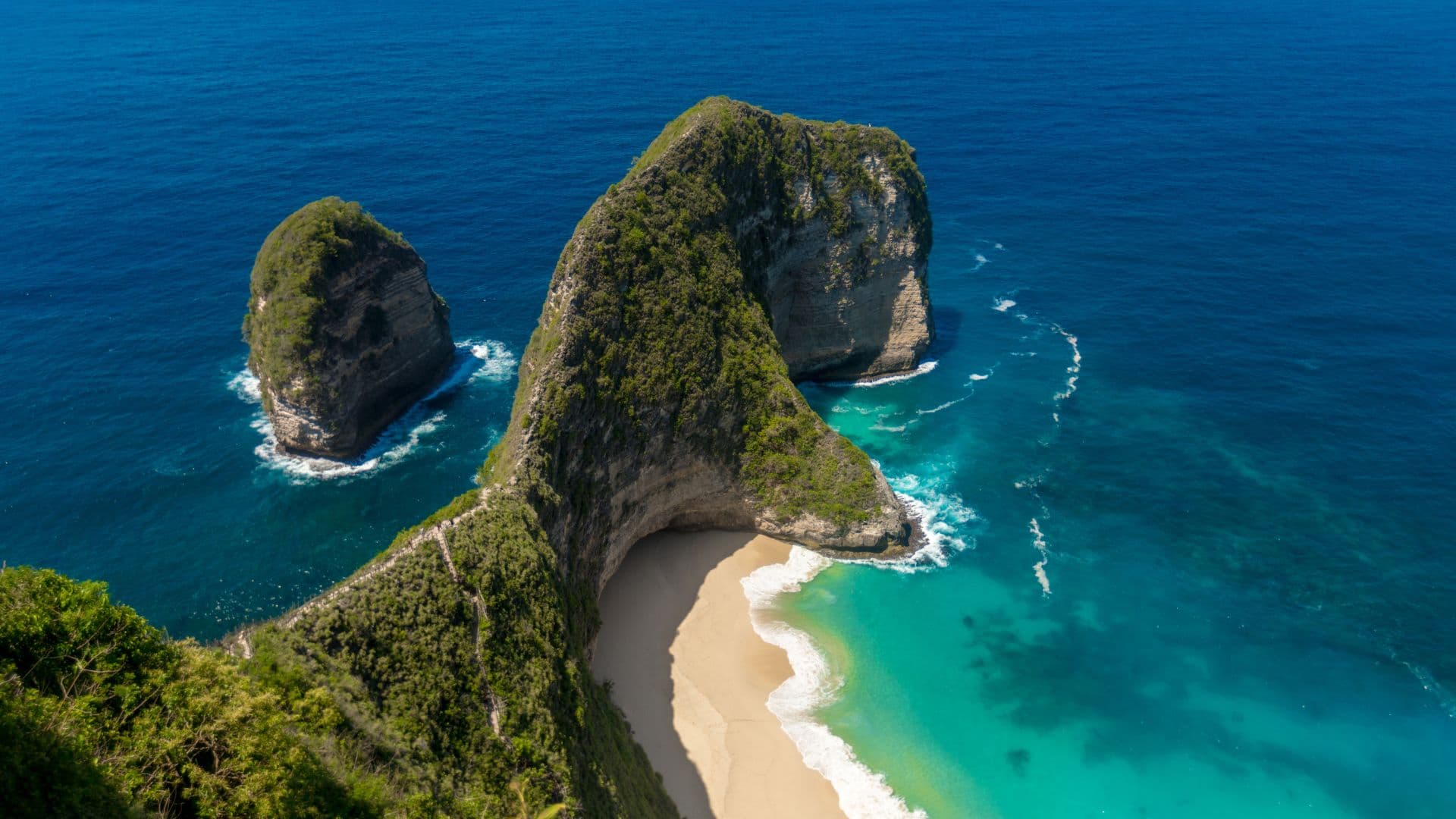 Dramatic coastline of Nusa Penida with turquoise waters